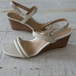 Vionic Emmy Wedge Sandals NEW size 9.5 Cream Leather Strappy Comfort Heels